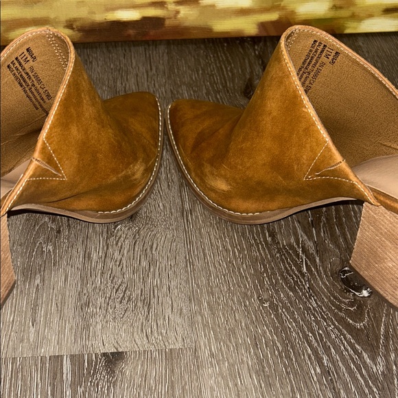 Abound Women's Brown Leather Mules - Picture 7 of 15